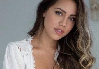 Alina Lopez: Bio, Height, Weight, Age, Measurements